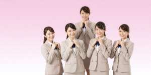 コンカフェ求人：OL風制服で楽しくお仕事！