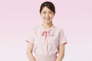 笑顔で働くガールズバーの求人