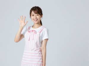 笑顔で迎えるガールズバー求人