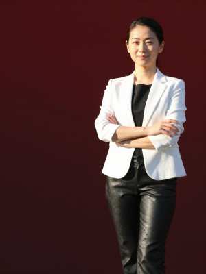 パワフルな女性の求人バナー素材