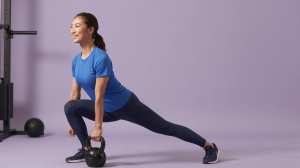 片足デッドリフトをする男性の横顔