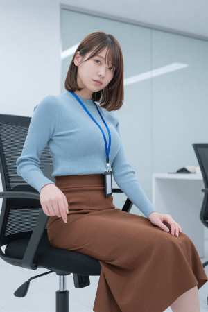 オフィスのエレガントな女性ポートレート