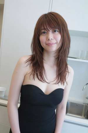 オフィスの笑顔な女性ポートレート