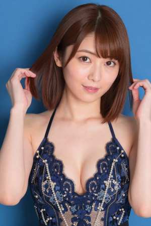 青のレースを着た女性のポートレート