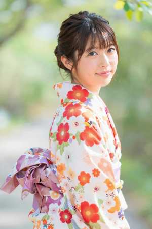 黒着物を着こなす美女