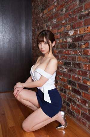 バーで撮影された女性のポートレート