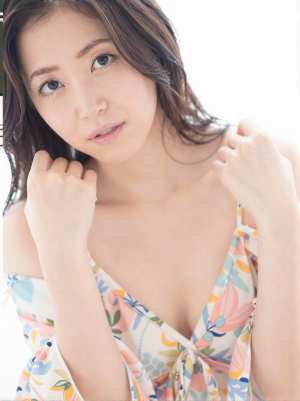 可憐な花柄と潤んだ瞳