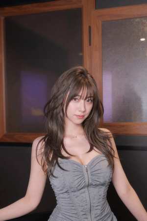 視線誘うグレービスチェ