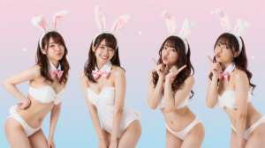 ピンクの背景でポーズをとるバニーガール4人の女子の可愛らしい写真