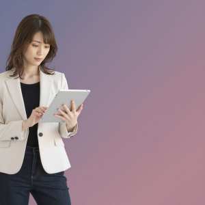 ビジネススーツを着た女性のプロフェッショナルなポートレート