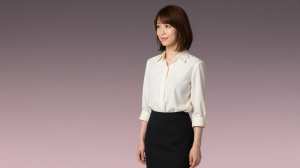 ホワイトシャツと黒スカートのビジネス女性のポートレート