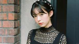 黒髪珠玉の若き女性ポートレート