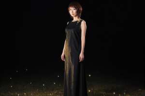 黒いドレスを着た美女のポートレート