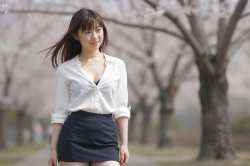 桜の季節を彩る美女のポートレート