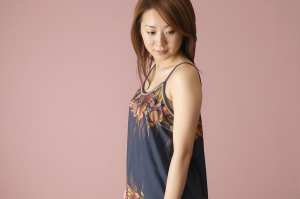 落ち着いた雰囲気の女性ポートレート写真