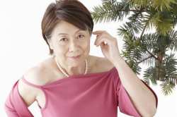 エレガントな熟女ポートレート写真