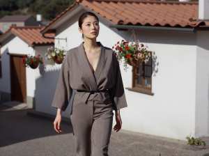 和風着物の美しい女性ポートレート