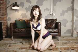 インナーウェアの女性ポートレート