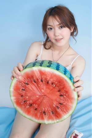 夏の爽やかな水蜜桃のポートレート