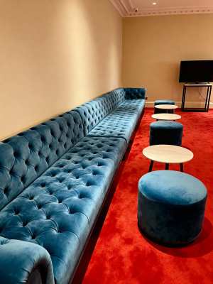 モダンでミニマルなリビング ルーム。