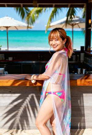 熱帯のビーチのバーに立つ、カラフルなビキニを着た女性を横から撮った写実的な写真。