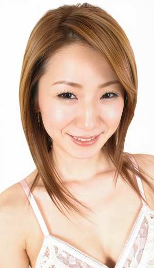 明るい表情で、わずかな笑みを浮かべてカメラを直接見つめる、若いアジア人女性のクローズ...。