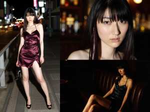 夜の薄暗い都会の環境で自信を持ってポーズをとる若い女性を正面カメラのアングルから写実...。