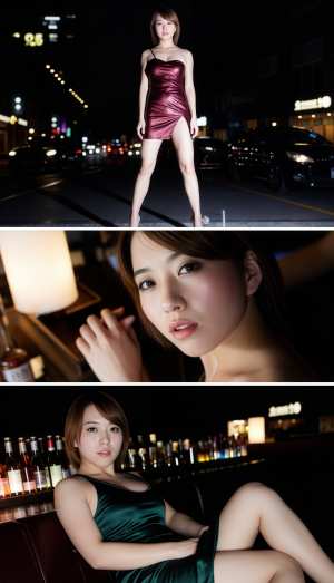 夜の薄暗い街路で、絹のような赤い短いドレスを着てポーズをとる若い女性を、トップダウン...。