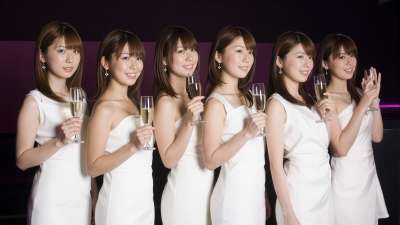 白いドレスを着た美女たちのキャバクラ求人ポートレート