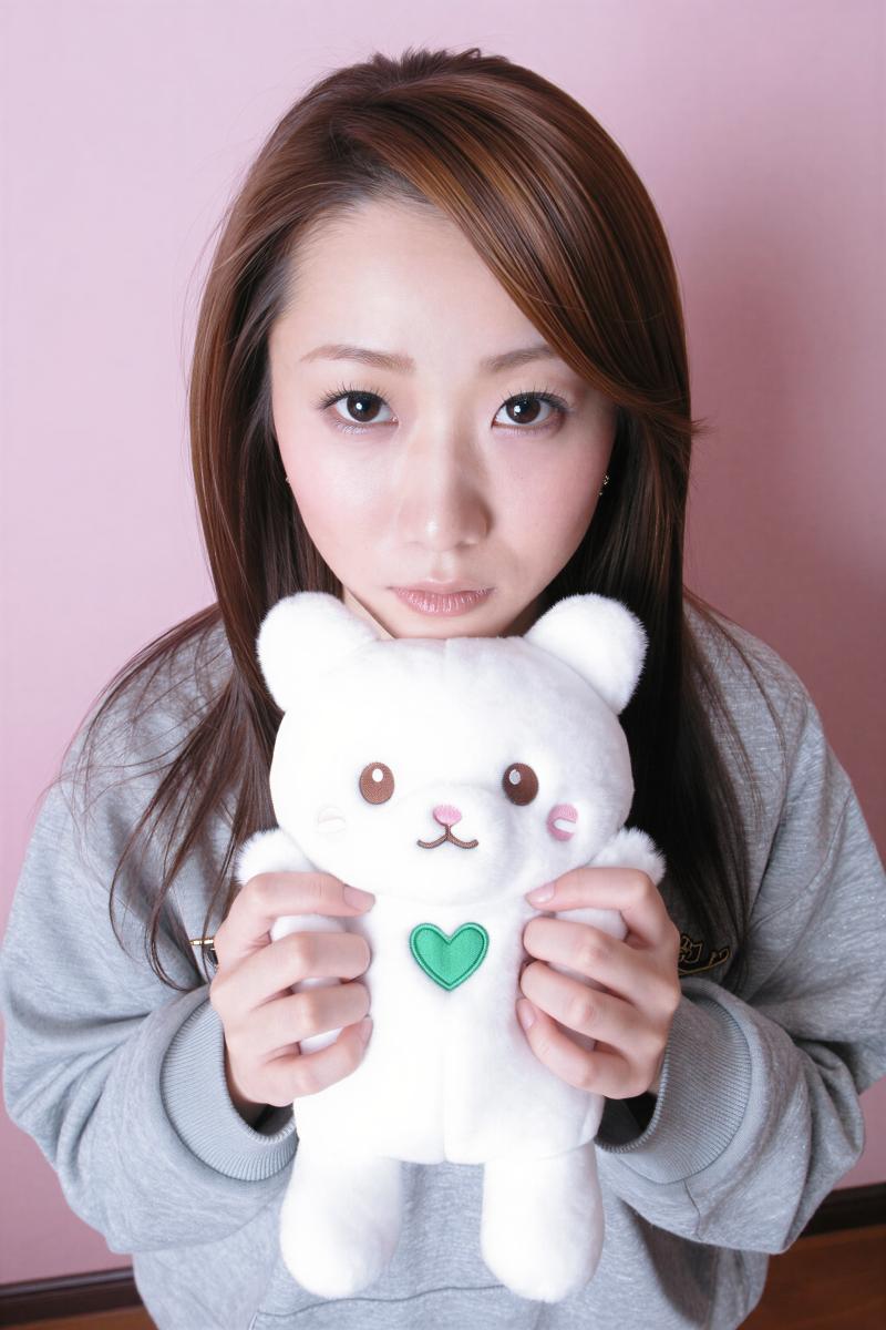 黒のセーターを着た女性のポートレート