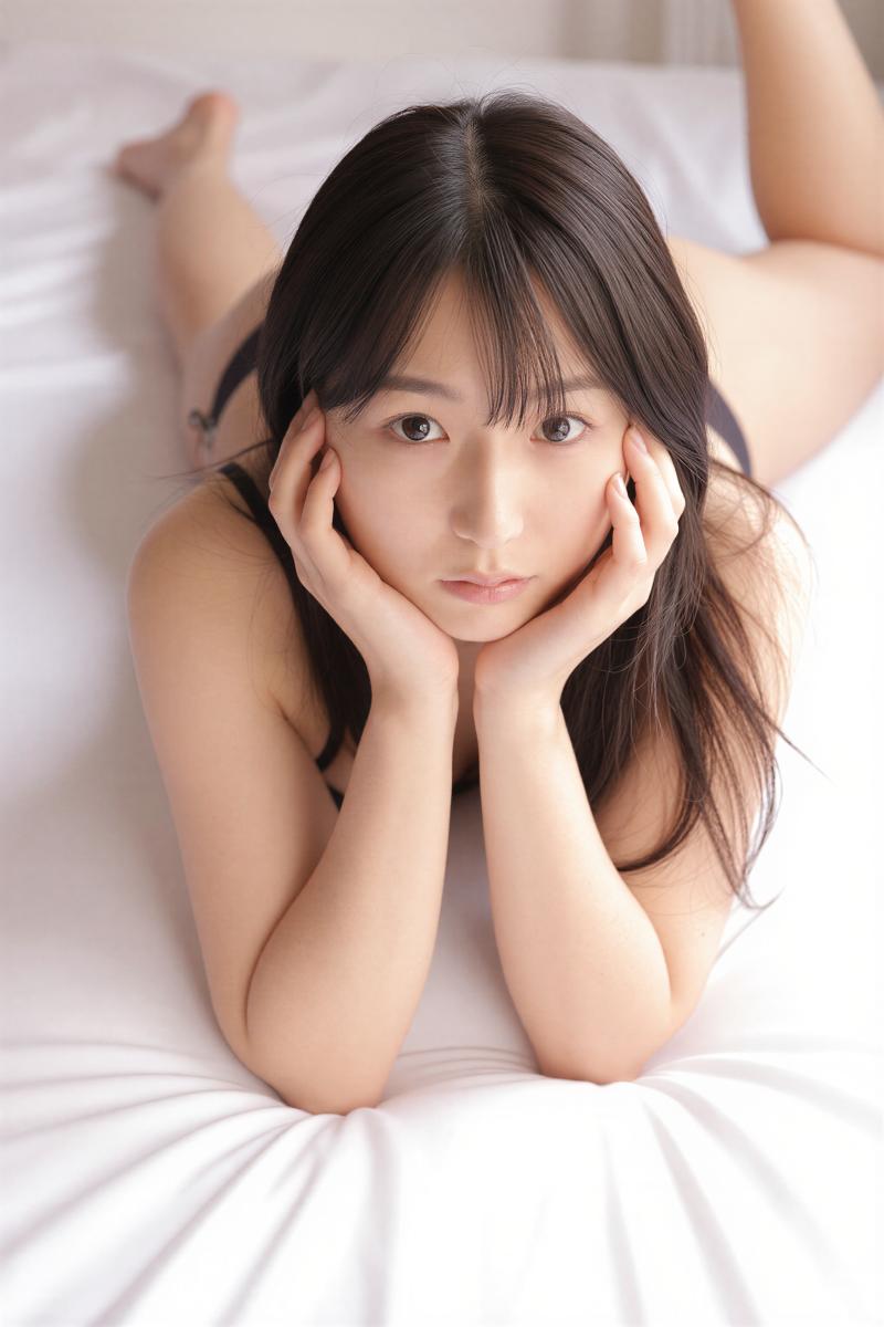 白のランジェリーを着た女性のポートレート