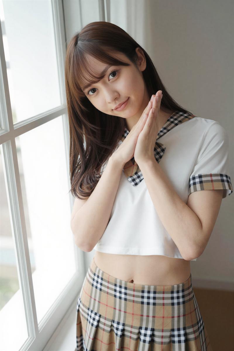 白制服を着こなす美女