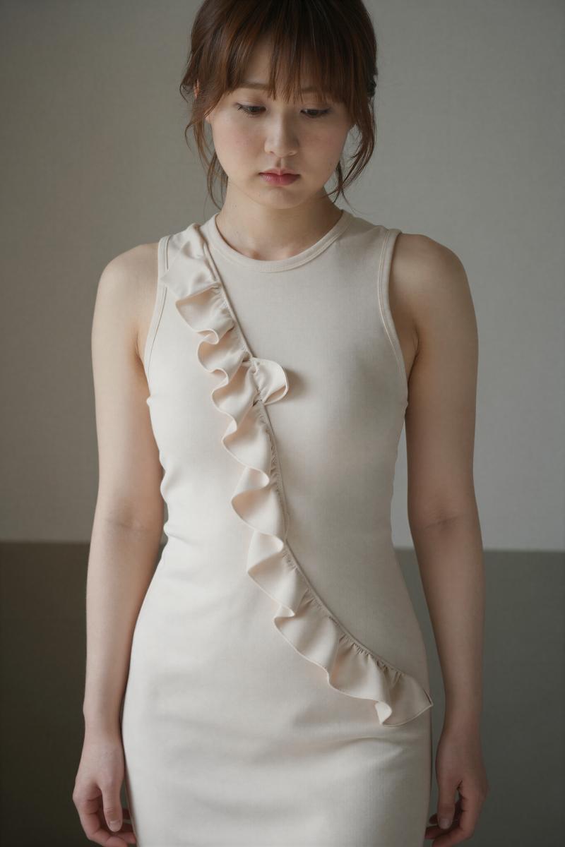 ドレス姿の美しい女性