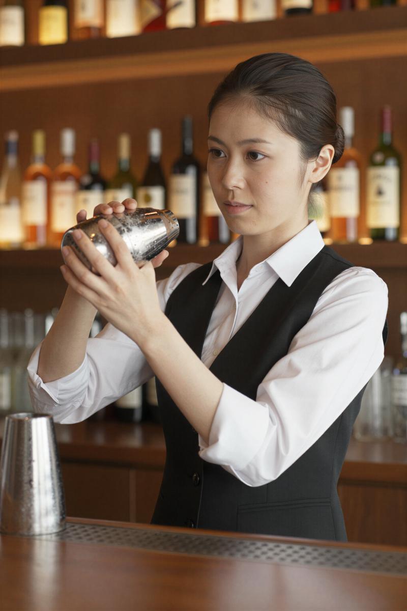 バーとシャツのポートレート素材