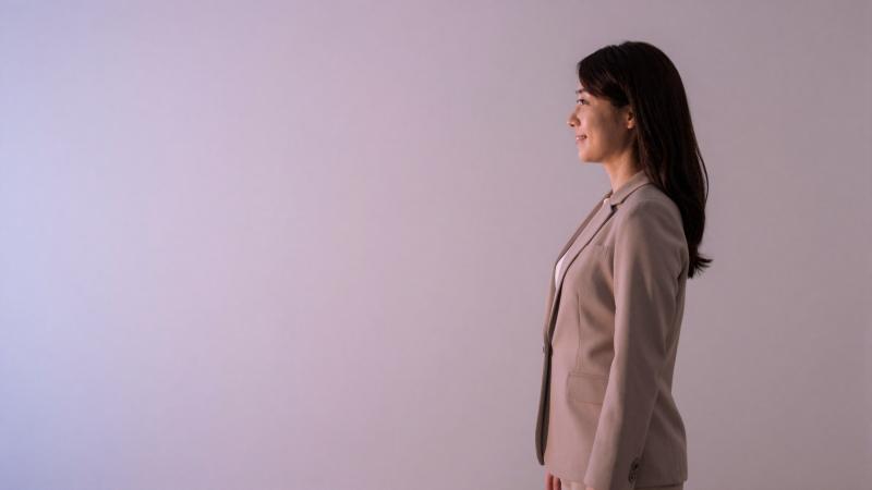 求人バナー素材：輝く青空と女性の横顔