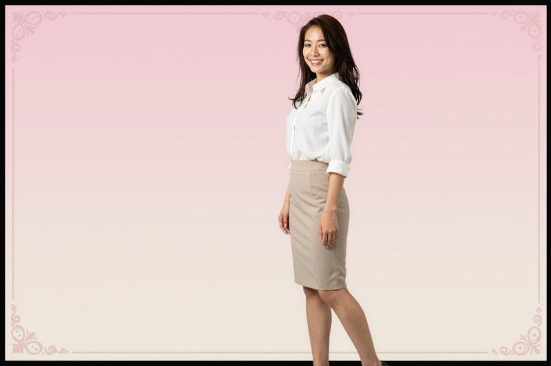 求人：自信の白ブラウス