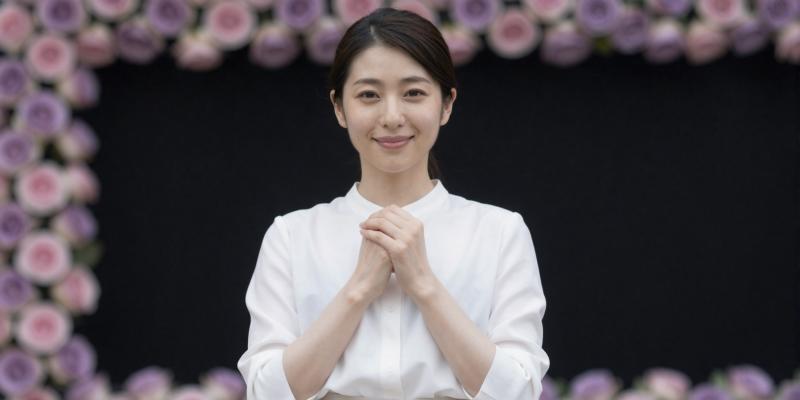 求人：上品な笑顔の女性