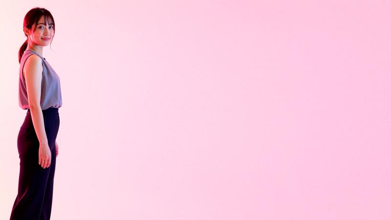 求人バナー素材: ピンクグラデの女性