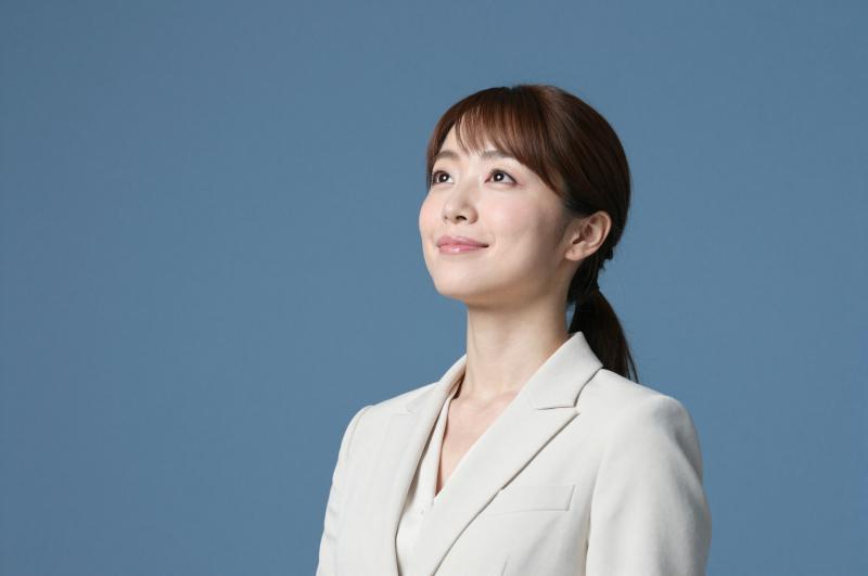 求人バナー素材: 青グラデのビジネス女性