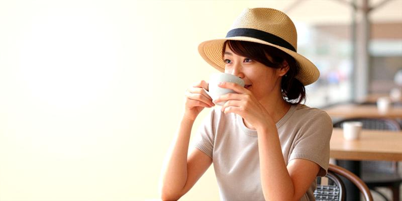 穏やかなカフェタイムのライフスタイル素材