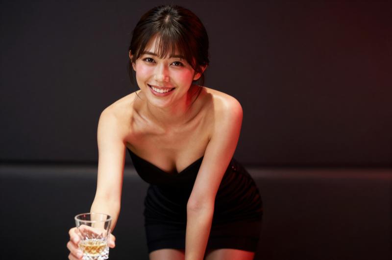 キャバクラVIPで客に差し出す黒ドレス