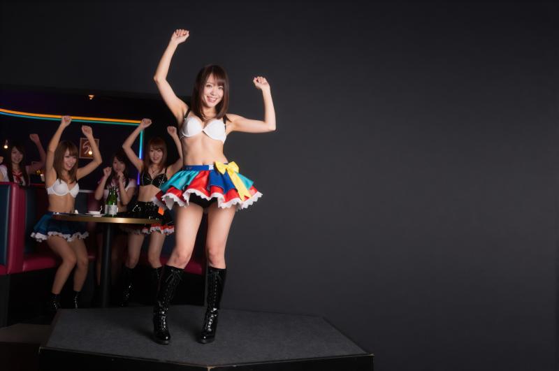 コンカフェのコスプレ衣装ダンス