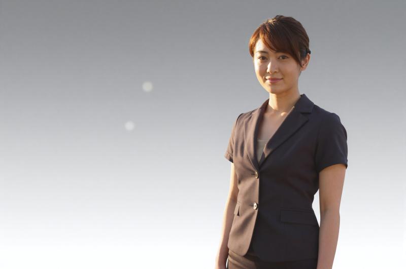 求人バナー素材：ボケとビジネス女性