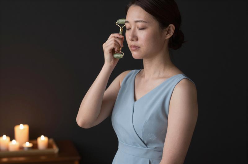 スパでリラックスする女性