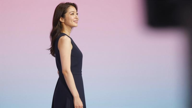 求人バナー素材: キラキラ水色と女性