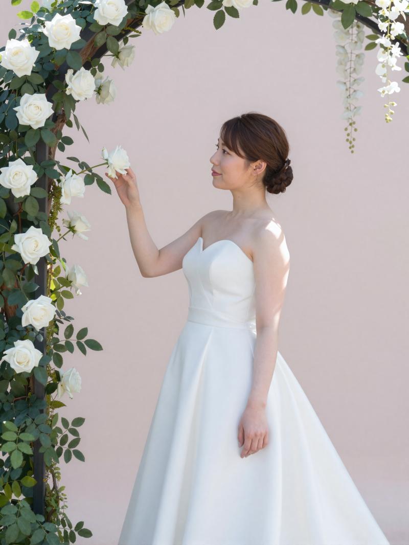 ガーデンで佇む花嫁