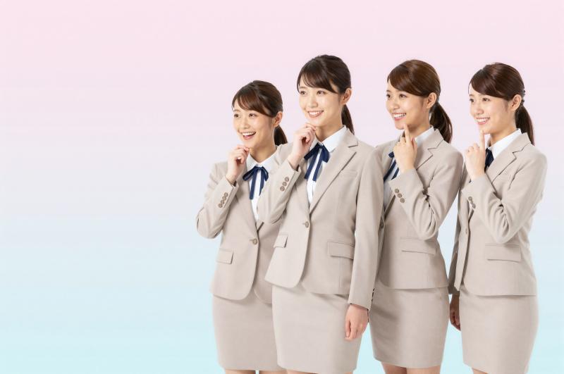 コンカフェ求人：OL風制服で魅力アップ！