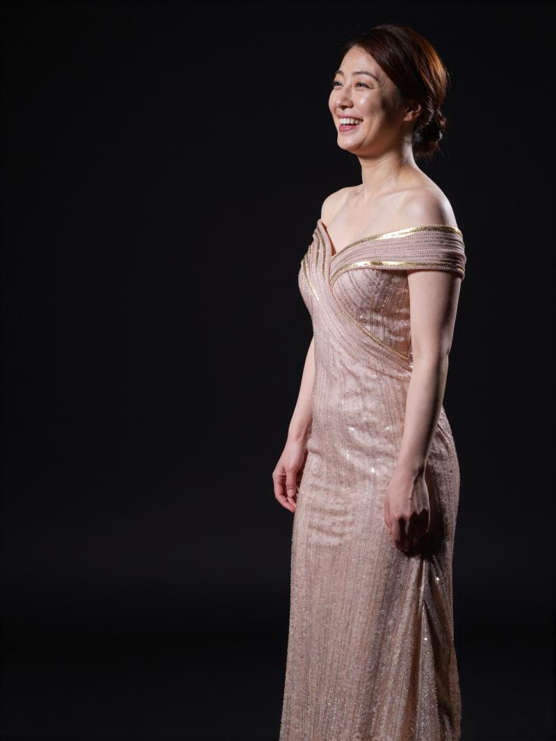 キャバクラ求人：ピンクの輝くシルエット