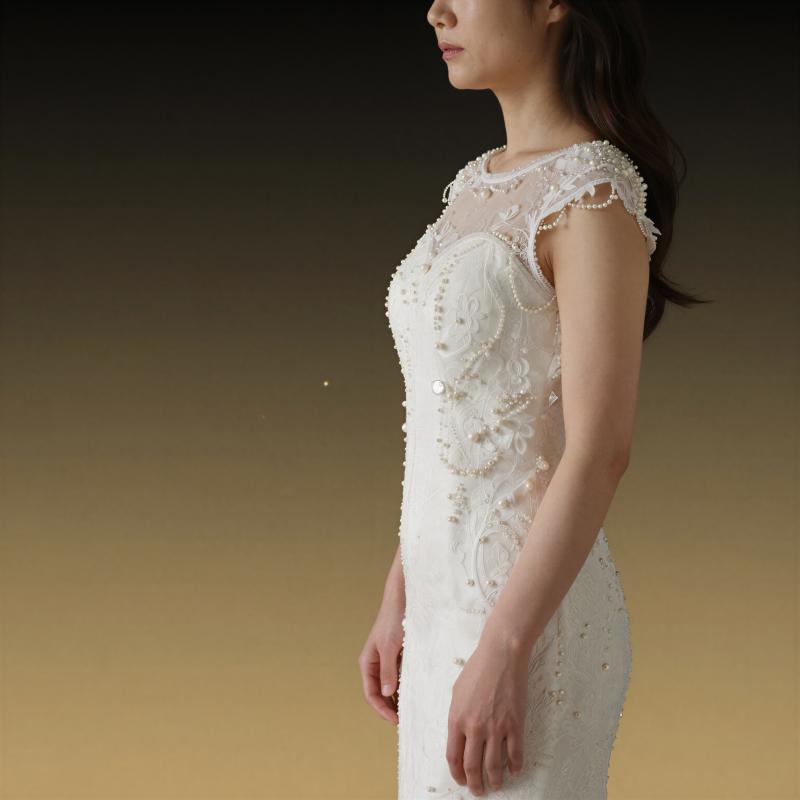 高級接客サロン求人：白ドレスの輝き