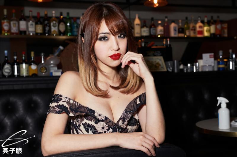 爆乳ラウンジのリラックスフリー素材